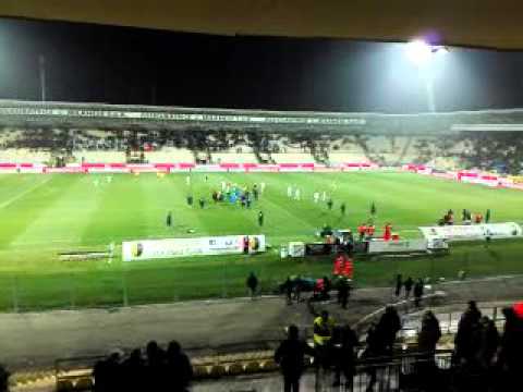 Modena Livorno 1-0 fischio finale e saluto della squadra all