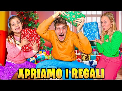 VLOG! APRIAMO TUTTI I REGALI DI AURORA RICEVUTI DA BABBO NATALE!
