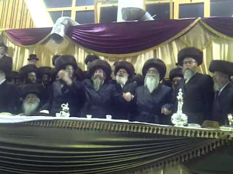 Rachmastrivke Wedding Rebbe dancing 14/08/11 part 3