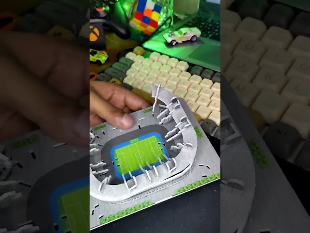 Vídeo relacionado con Georgie Porgy 3D Estadio de Fútbol Puzzles DIY Juguetes de Construcción Conjuntos (Estadio del ALP 85PCS)
