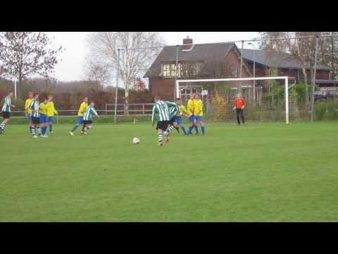 Tim van Steenis (Tricht A2) scoort 4 2 tegen BZS A1 (30-11-2013)