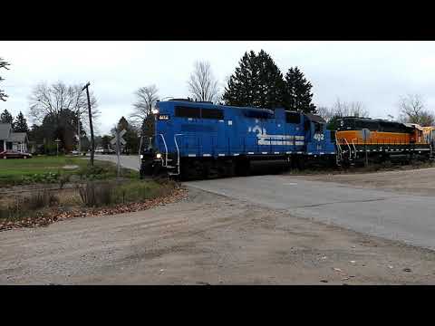 ELS 402 Leads ELS 503 Back North - Oct 20, 2021 | Escanaba & Lake Superior Railroad Short Videos