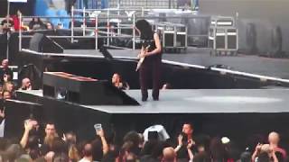 Tyler Bryant & The Shakedown - Mojo Workin - Estadio Vicente Calderón, Madrid (June 4, 2017)