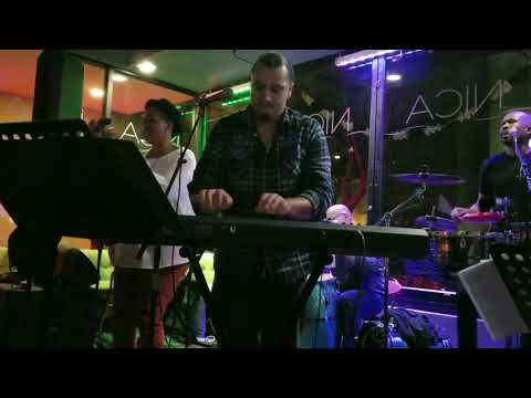 Mario y su Timbeko playing ( cover song ) Ni con bala ni con canon, from Isaac Delgado.