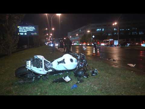 Опасный разворот автоледи убил байкера. Real Video