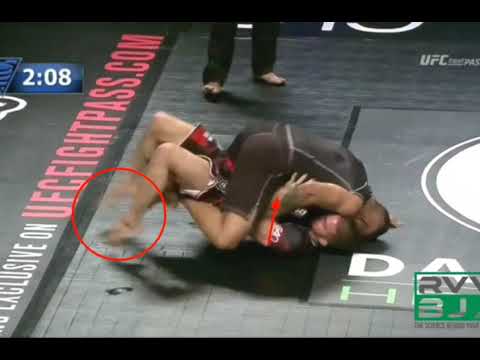 Garry Tonon uses the Gordon Ryan "Kipping" mount escape vs Yuri Simoes at EBI 2