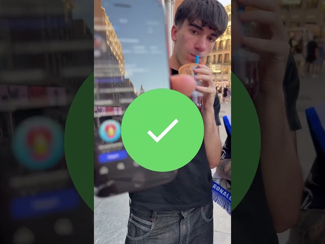 Vídeo relacionado con Real Madrid Bufanda 140x20 centímetros Producto Oficial Fondo Rosa Escudos Laterales
