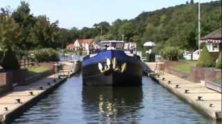 preview picture of video 'Oxfordshire Country Walk - Henley on Thames to Mill End via the River Thames round'