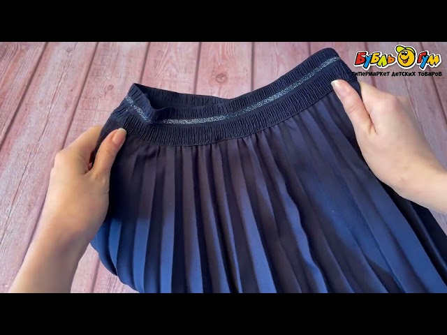 Юбка Lanson Kids со складками и блестящим декором на поясе синяя - видео