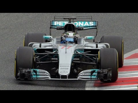 F1 2017 Ferrari SF70H vs. Mercedes W08