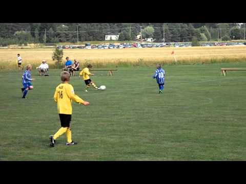 Nurmikenttä Cupin loppuottelusta tunnelmaa, matsi TKT:ta vastaan