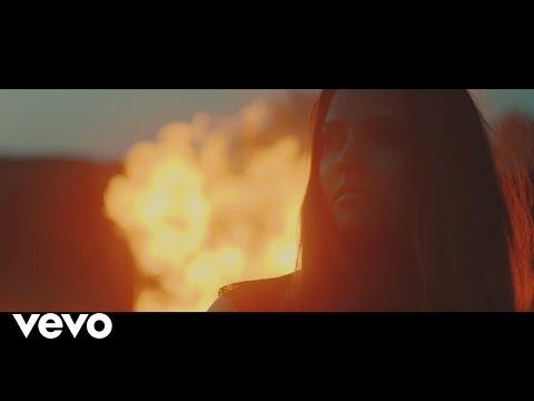 Kiki Rowe - Trust Issues (Official Video)