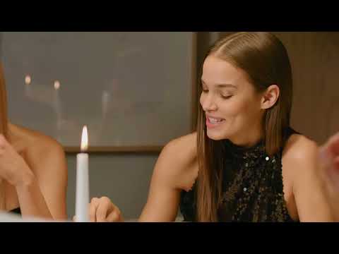 Samira Lui nello spot Carpisa Natale 2025