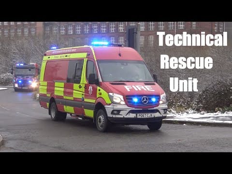 Ashton Technical Response Unit Responding In The Snow - Greater Manchester Fire And Rescue Service