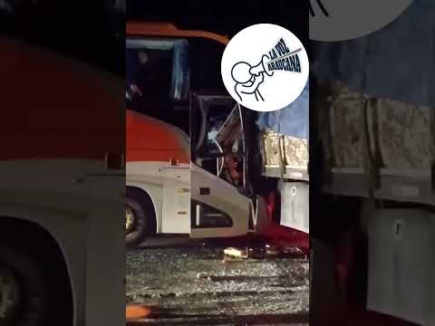 ÚLTIMO MINUTO | Violenta colisión entre un bus y un camión en Tierra Amarilla