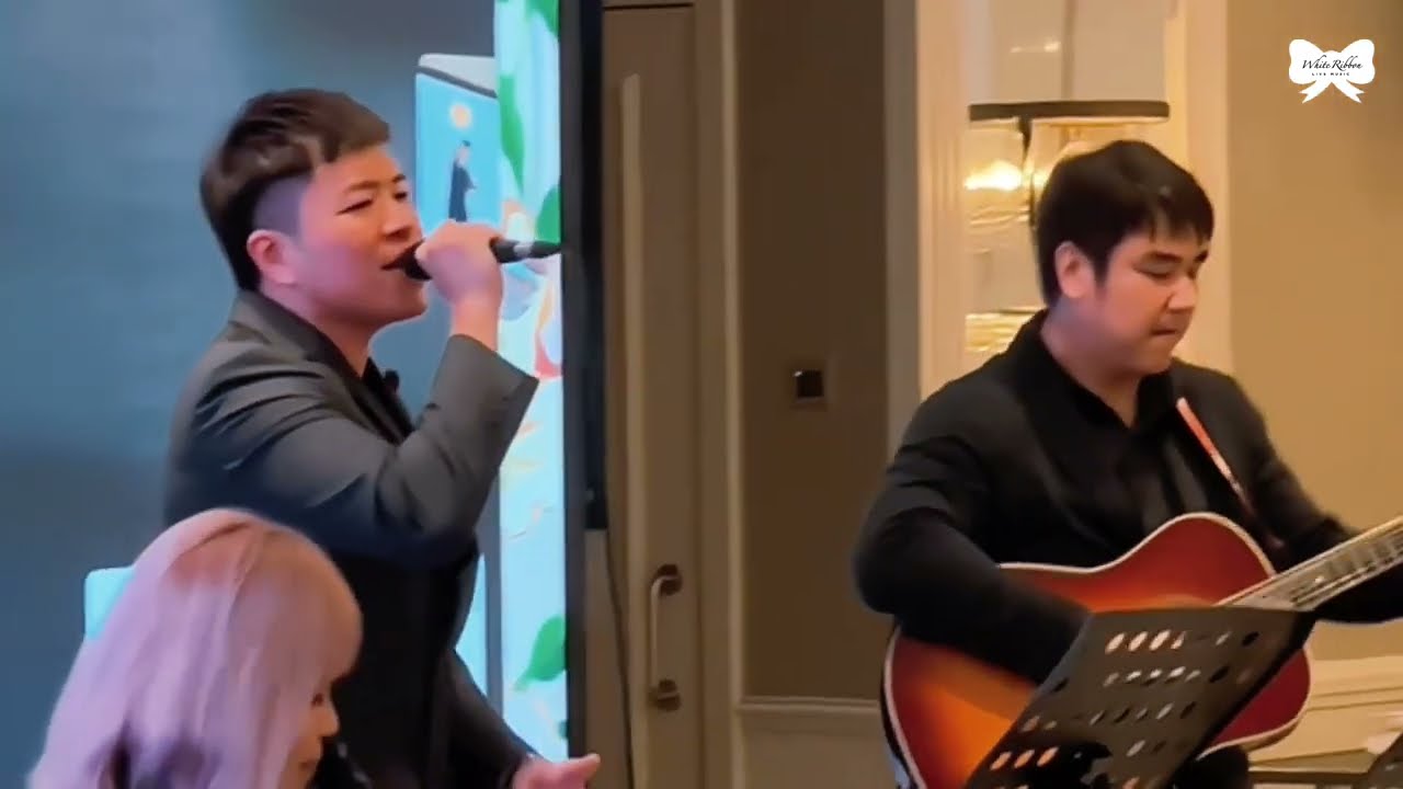 White Ribbon Live Music - Jeremy singing "恋爱-ing" (3 piece band)