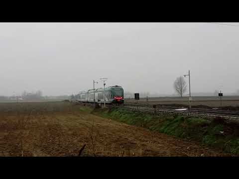 Incrocio di ETR125 presso il passaggio a livello Ca Bianca - Carbonara 17 marzo 2018