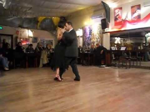 Pepe Solari y Mónica de souza bailan Marion de Luis Rubinstein
