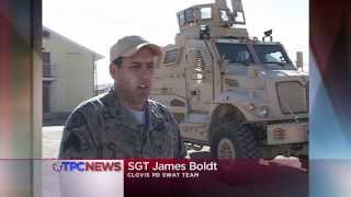 Soldiers Offer MRAP Pointers to Police