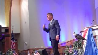 Joseph Habedank sings Big Enough