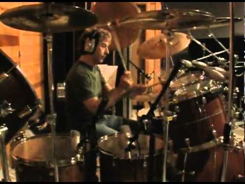 David Paich about the Falling in Between Album (Bobby doing lyrics).flv