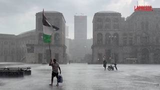 Temporale a Milano, le immagini da Piazza Duomo