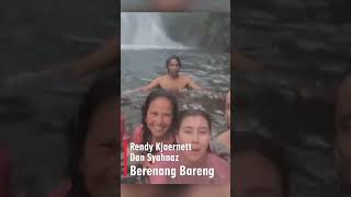 Download lagu Rendy Dan Syahnaz Berenang Bareng #shortsyoutube #syahnaz #rendy mp3