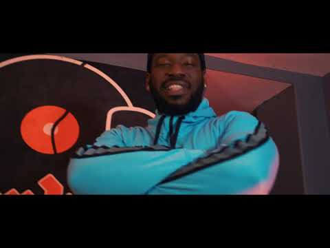 R2Trendy ft. Jah GzzO - Run It Up ( Official Music Video )