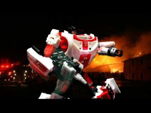OPTIMUS PRIME reviews Red Alert