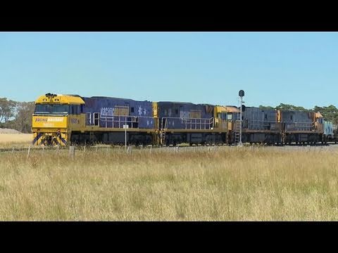 Freight Train with Quad "NR class" locomotives - Trains in Australia