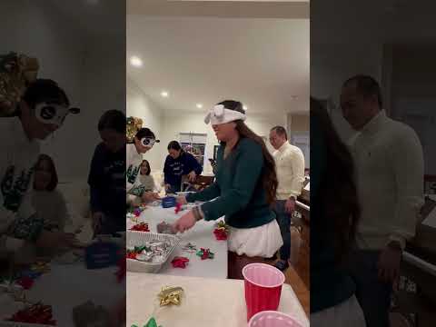 Scoop the ribbons game #christmaseve #familygames #subscribe #subscribers #family #christmas