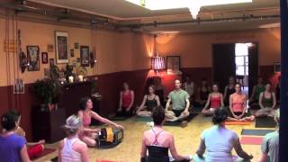 Ruth (Jivamukti) Chanting  Om Sahanaa Vavatu