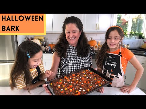 Halloween Bark with Graham Crackers, Chocolate, Sprinkles, Candy Corn Easy Kids Recipe