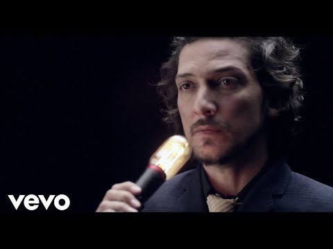 León Larregui - Brillas (Video Oficial)