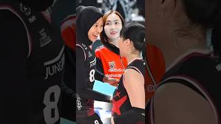 Download lagu Assistant coach's reaction to Megawati's action #shorts #volleyball #mega #beautifulvolleyball #r... mp3