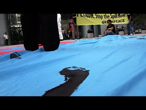 Video Thumbnail: Greenpeace stages beach protest against fossil fuels during Colombia conference