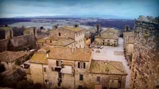 preview picture of video 'Monteriggioni - (SI) - vista dal drone in una fredda domenica di gennaio'