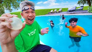 Download lagu WATER BALLOON FIGHT IN THE POOL!! mp3 Download lagu WATER BALLOON FIGHT IN THE POOL!! mp3