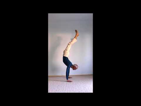 vrikshasana- kakasana - crowpose to handstand - Posizione sulle mani - corvo -Handstand - Krähe