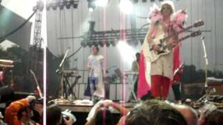 Of Montreal - (Nonpareil Of Favor) live @ Lollapalooza 2009 (Intro)