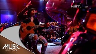 Download lagu Music Everywhere feat J-Rocks - Fallin in Love mp3