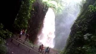 preview picture of video 'WATERFALL (air terjun) blawan kawah ijen ,bondowoso jatim'