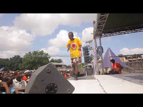 DOGO JAGWA MKALI WA SINGELI   KIMARA  KWENYE JUKWAA LA FUNGA MTAA MSEWE