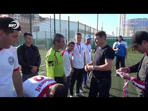 Вместо формы шорты и кроссовки. Турнир по мини-футболу состоялся среди сотрудников МЧС