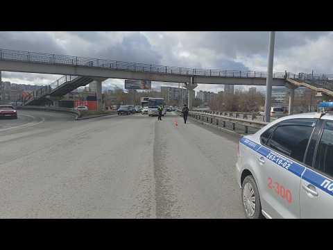 Пешеход побрёл мимо надземного перехода и погиб