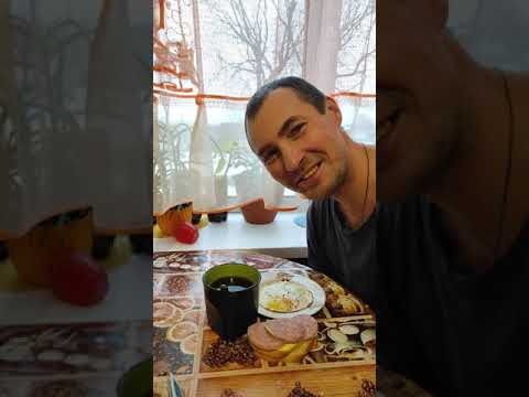 Экспресс завтрак. Как приготовить яичницу-глазунью. #яичница #завтрак #Эксперсс_завтрак.#Shorts