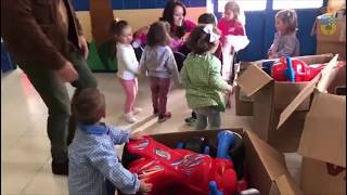 Regalo a los niños de la guardería de Talarrubias.