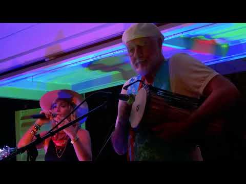 Landslide || LIVE at Ocean Vodka -  Gretchen Rhodes ft. Mick Fleetwood & Joe Caro