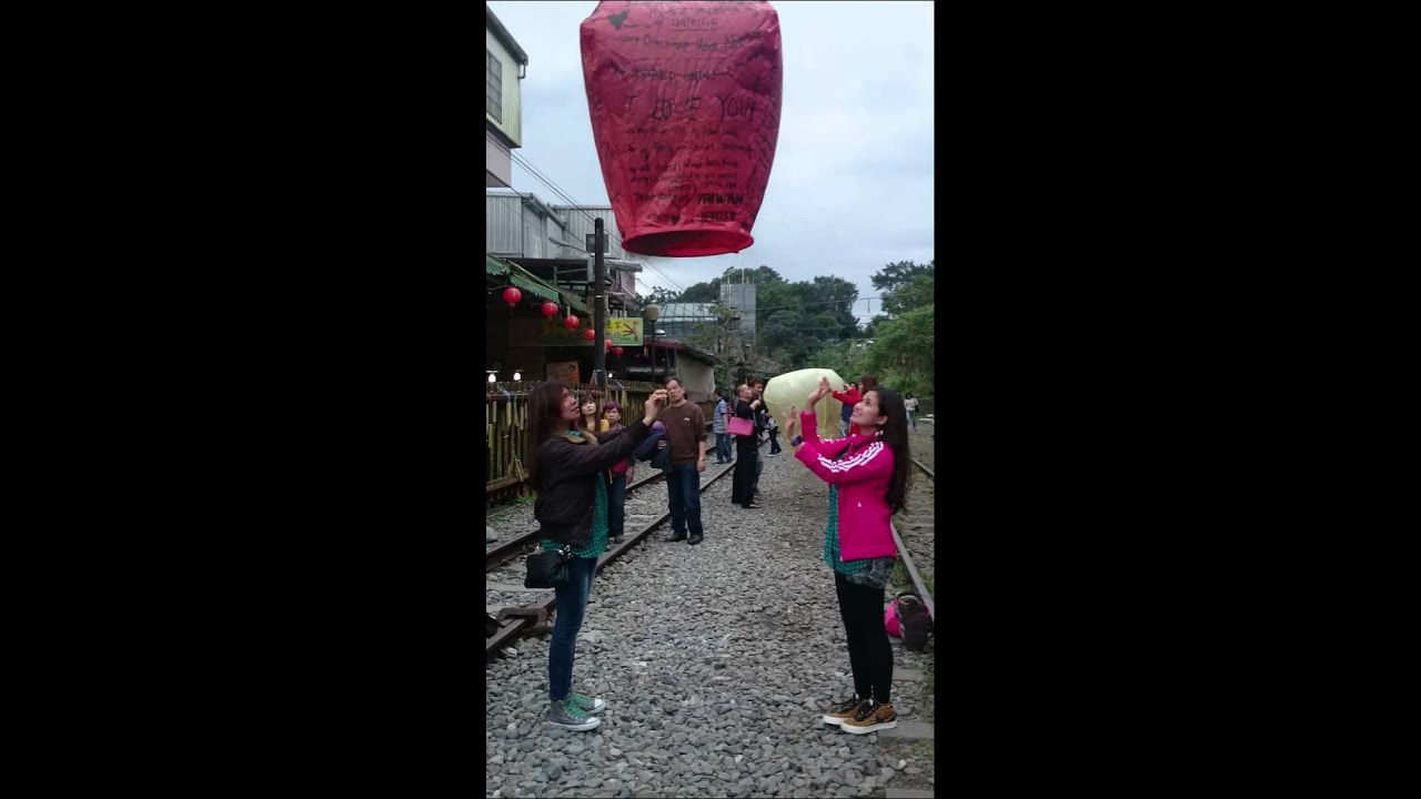Experience the Sky Lantern Festival @ Pingxi Taiwa