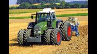 visací zámek-jede traktor